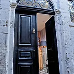 Mosaic Venetian Harbour فندق خانيا