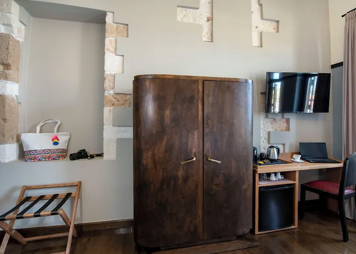 Mosaic Venetian Harbour Отель Ханья