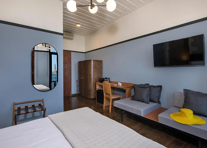 Mosaic Venetian Harbour Otel