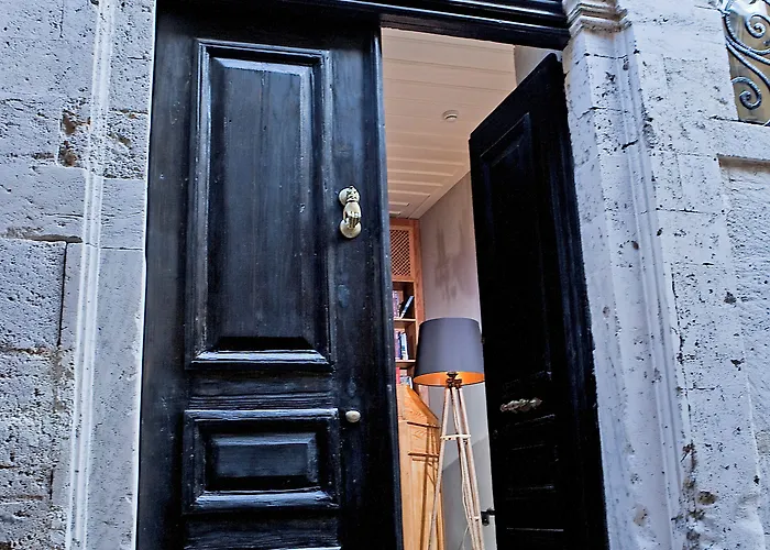 Mosaic Venetian Harbour Otel Hanya